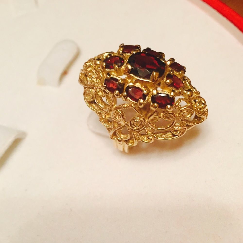 14K Vintage gold ring with garnets